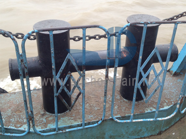 Bollard dublu cruce