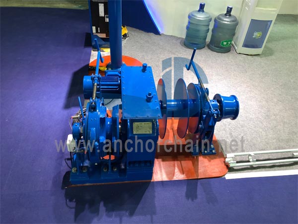 Troliu de ancorare electric combinat tip arbore dublu