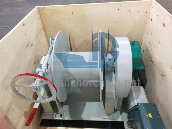 Troliu de ancorare electric cu un singur tambur