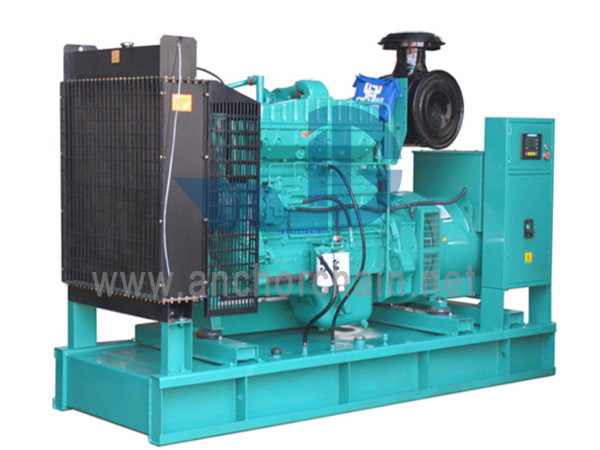 Set generator cu motor diesel Cummins marin de 700 kW