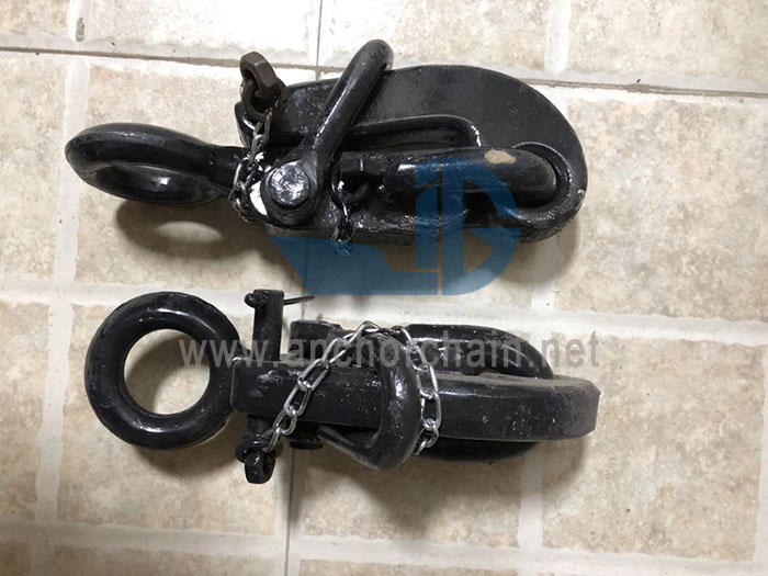 Pelican Hook Chain Stopper Comercial